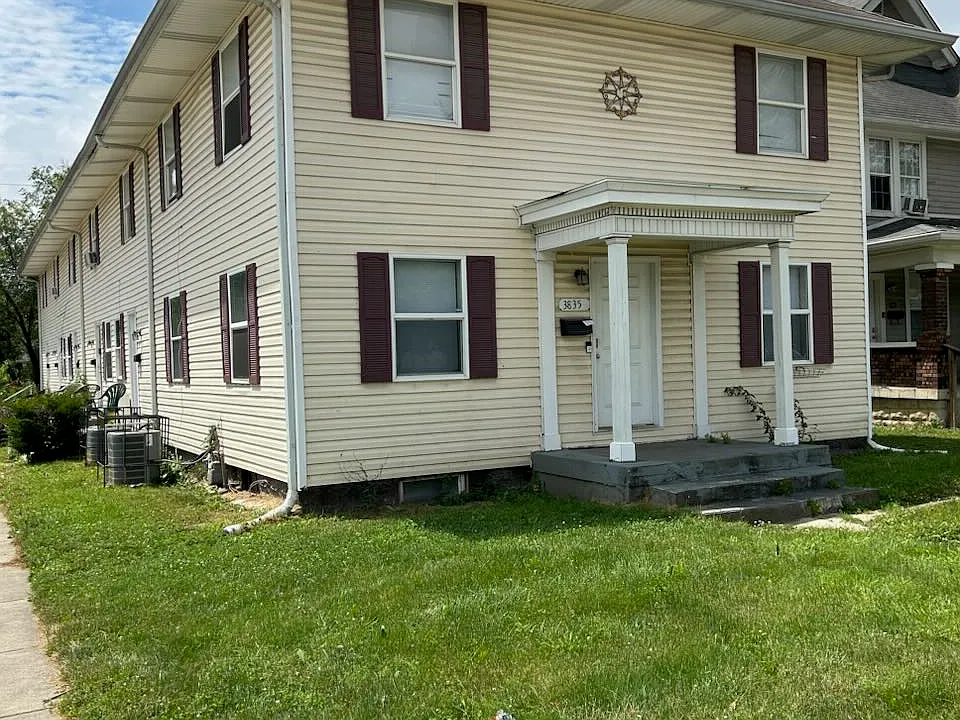 8 S Bradley Ave