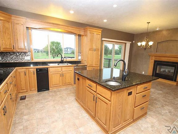 5th image of 312 W Laquinta Cir