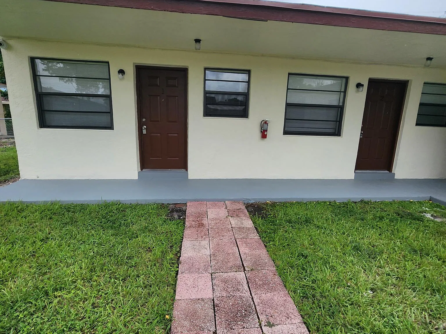2466 Lincoln St — Photo 2