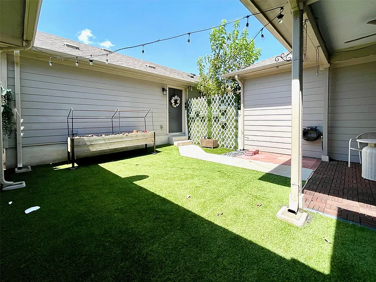402 Crater Lake Dr — Photo 19