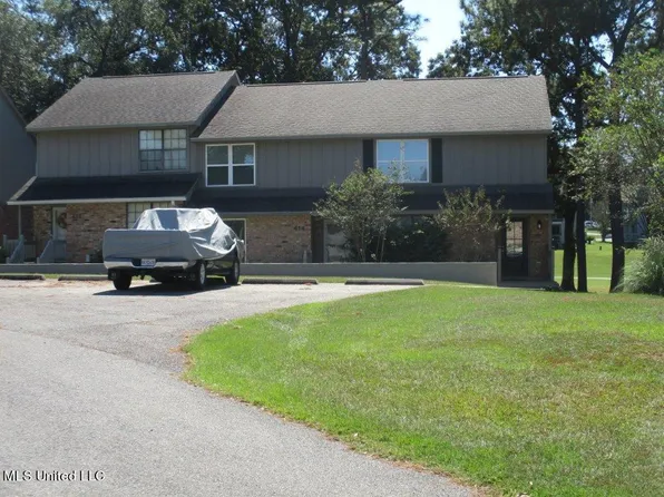 415 Highpoint Dr, Diamondhead, MS 39525