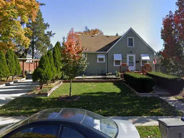 517 Clark St, Elgin, IL 60123
