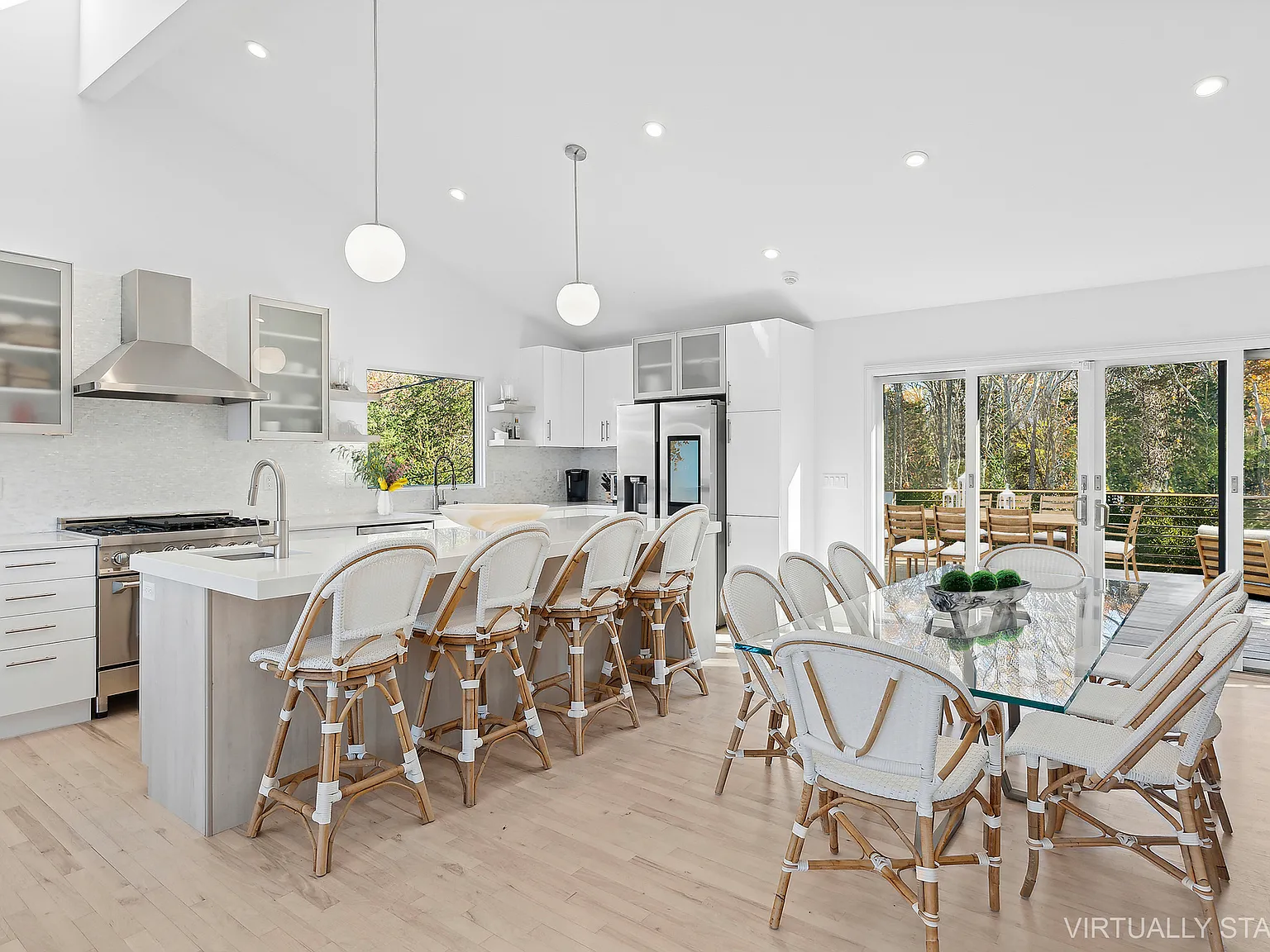 Modern Elegance In The Springs — Photo 4