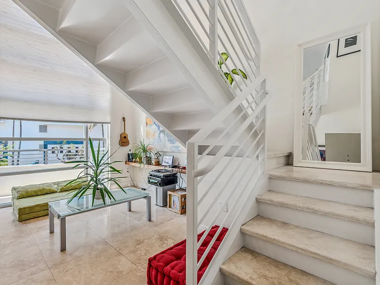 7700 Collins Ave #3 — Photo 2
