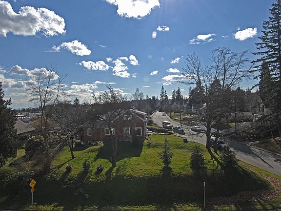 2nd image of 1318 37th St Unit 1408