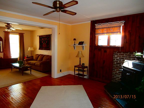 3rd image of 219 Morris St