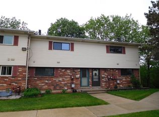 354 Dahlgren Dr, Crown Point, IN 46307