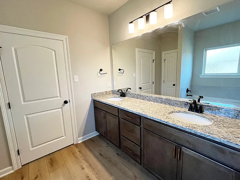 121 Dutchman Dr — Photo 12