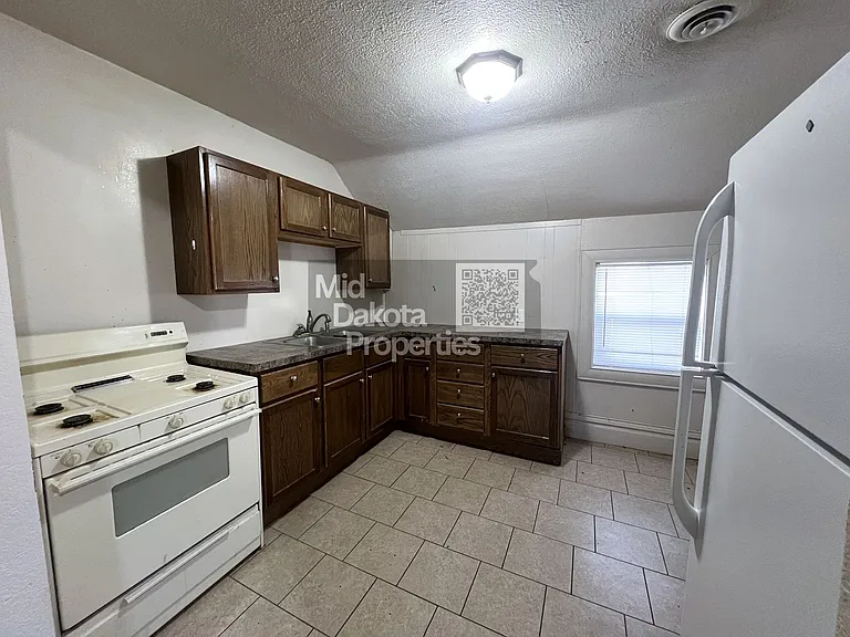 821 E 7th Ave — Photo 5
