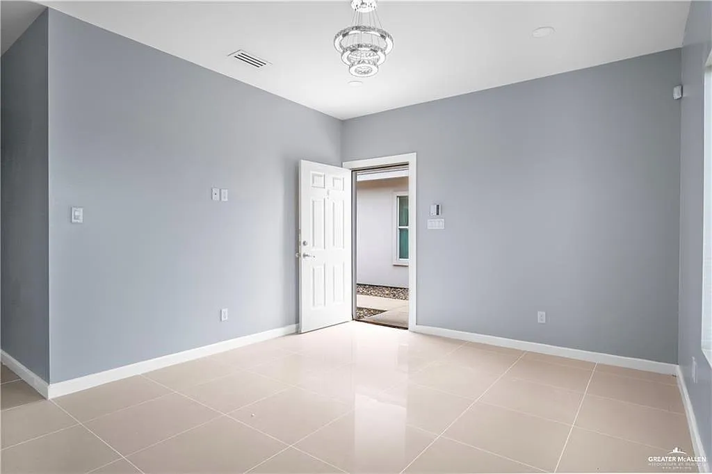3 bed, 2.0 bath, 1011 sqft, $1,200 — Photo 2