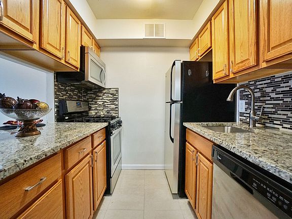 5th image of 2 Elmwood Park Dr APT 715