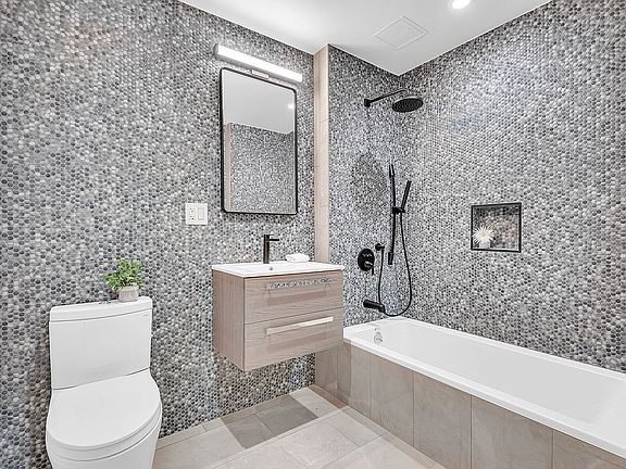 5th image of 490 Lorimer St APT 1B