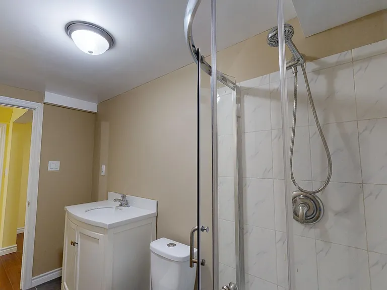 961 Blythwood Rd — Photo 29