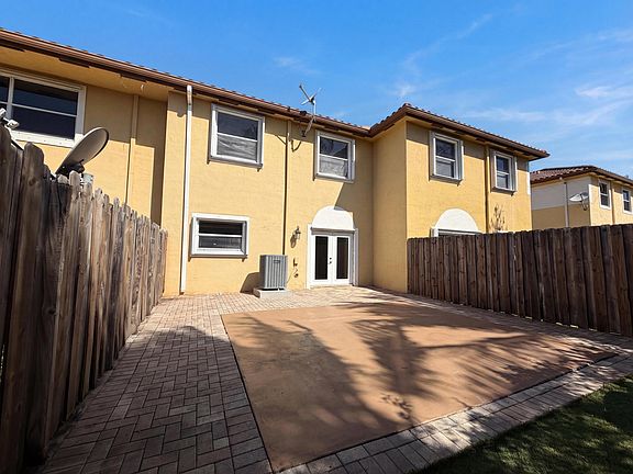 5th image of 5037 SW 140th Terrace