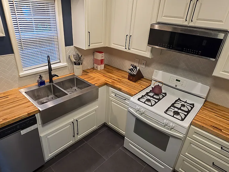 209 W Clay St — Photo 18