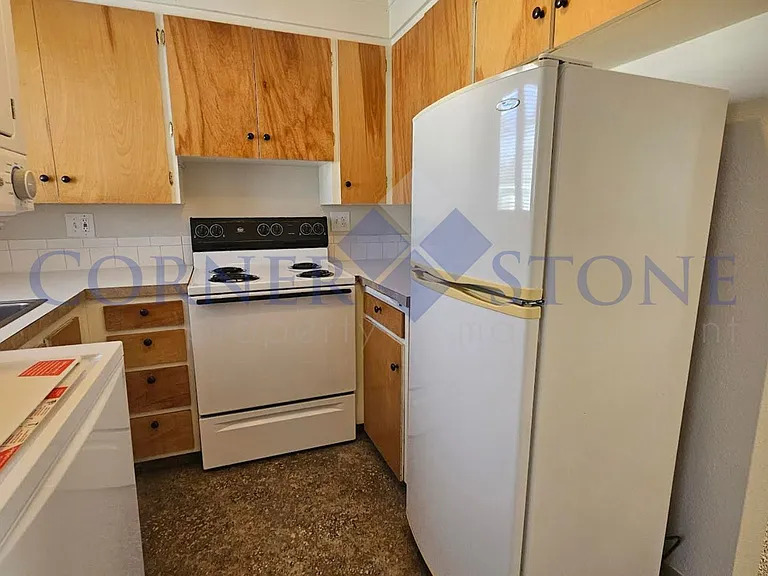 920 Maple St — Photo 5
