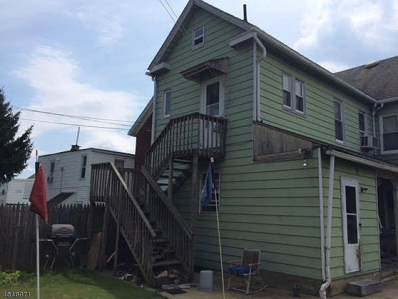 2nd image of 165 Lewis St