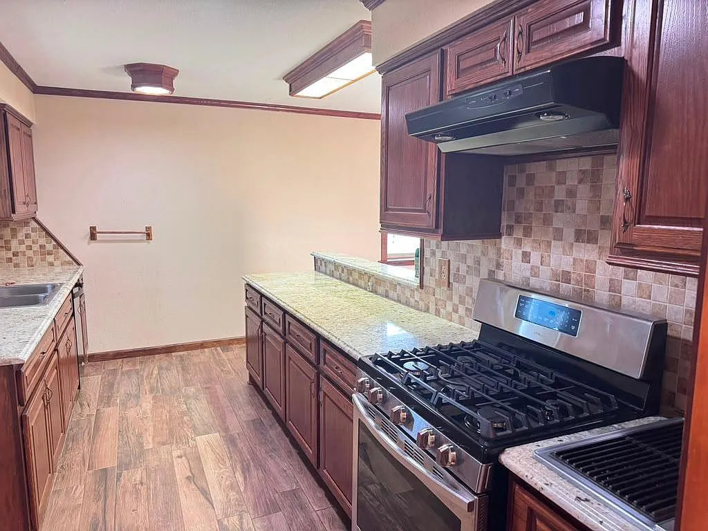 3 bed, 2.0 bath, 1503 sqft, $3,400 — Photo 4