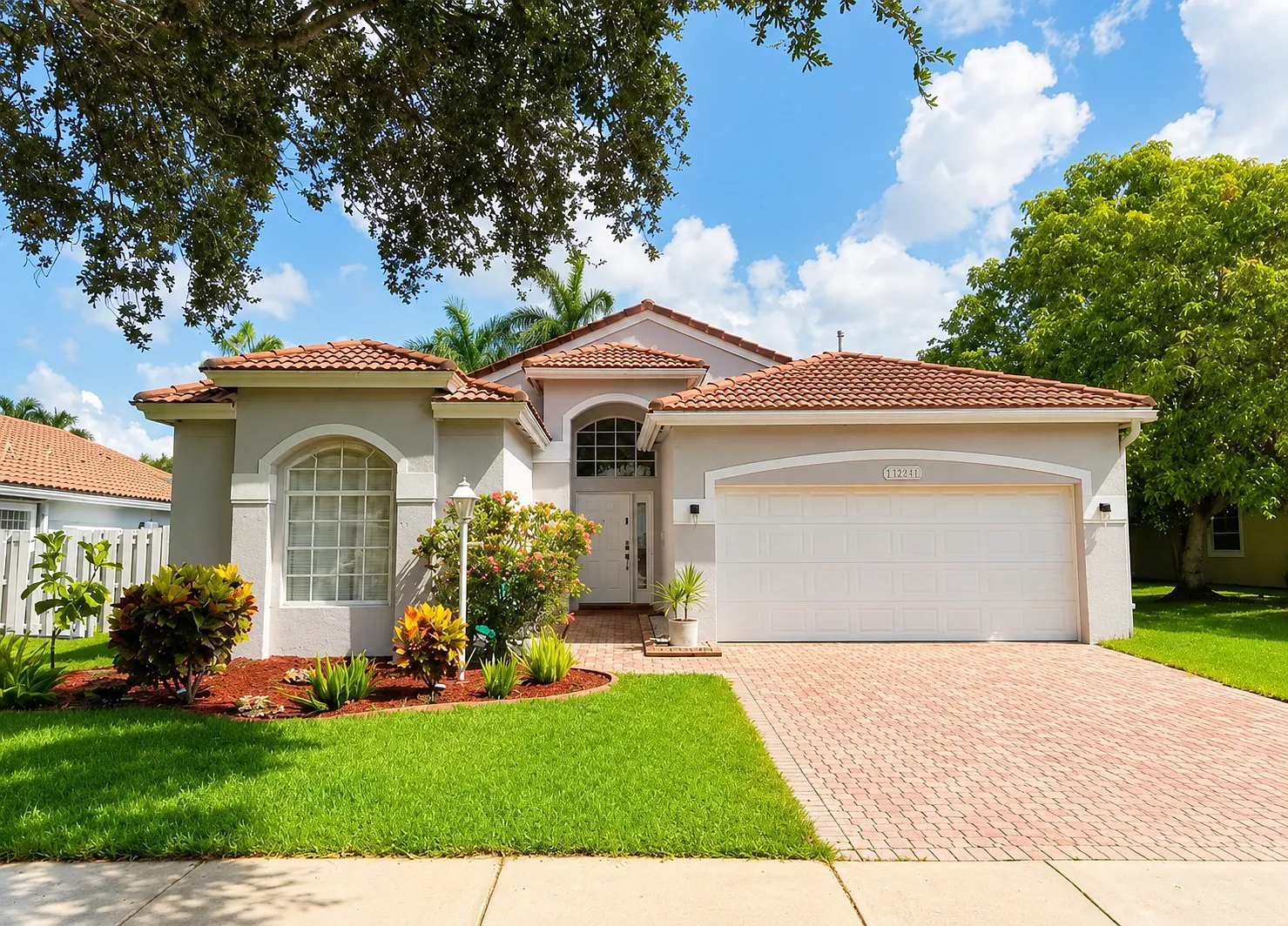 4 bed, 2864 sqft, $1,000 — Photo 1