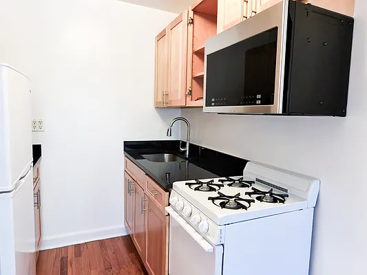 Rented by Urban Real Estate Inc | media 14