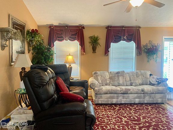 3rd image of 4232 Foothills Dr