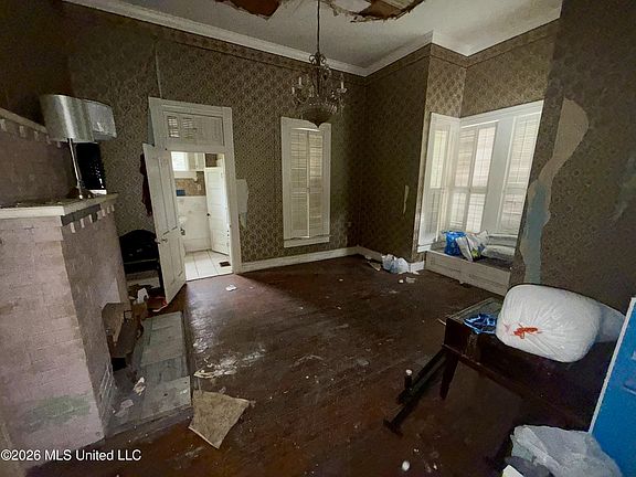 5th image of 101 S Main St