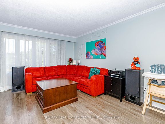 3rd image of 28 Foxacre Row