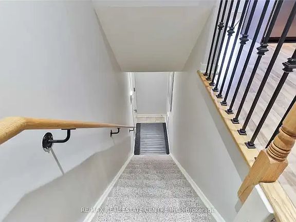 5th image of 823 Dundas St E #5