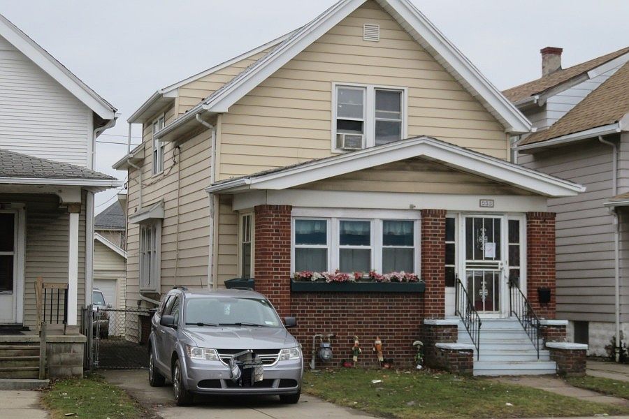 2nd image of 953 Walden Ave
