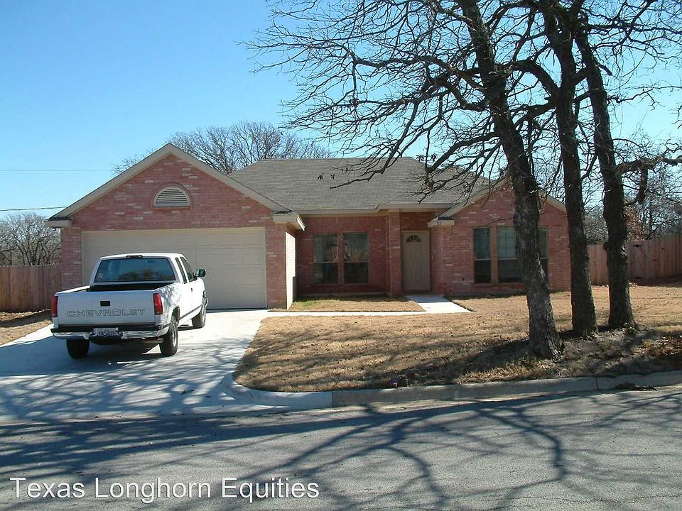 1st image of 712 Oak Park Dr