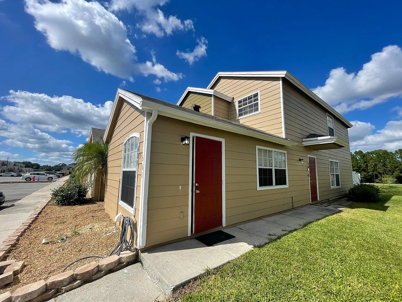 601 Washington Palm Loop - B — Photo 2