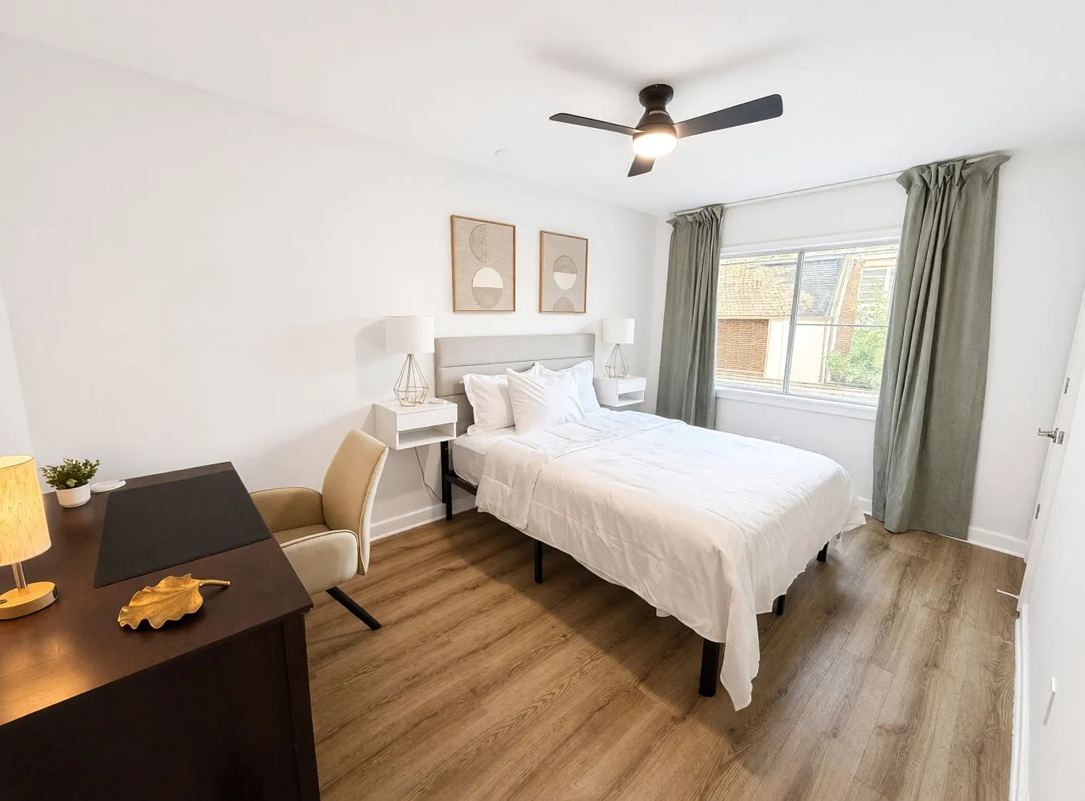 2 bed, 1.0 bath, 968 sqft, $3,462 — Photo 4