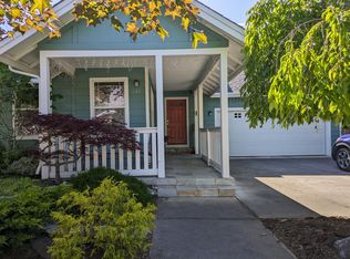 241 Village Park Dr, Ashland, OR 97520