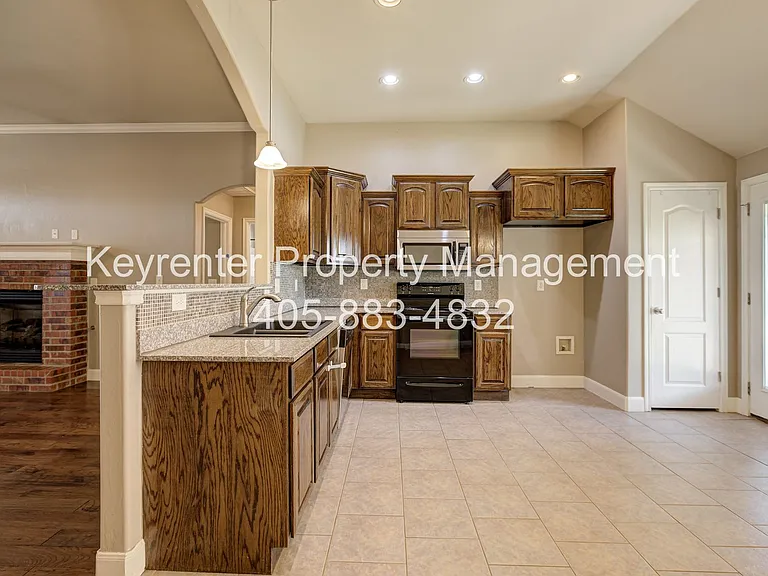 13216 SW 2nd St — Photo 9