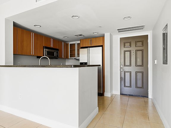 4th image of 610 Clematis Street #609