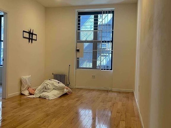 4th image of 3 W 108th St APT 4B