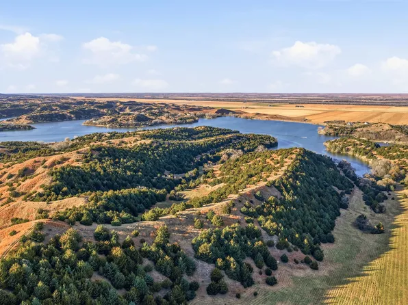 20 Cedar Blf, Brady, NE 69123