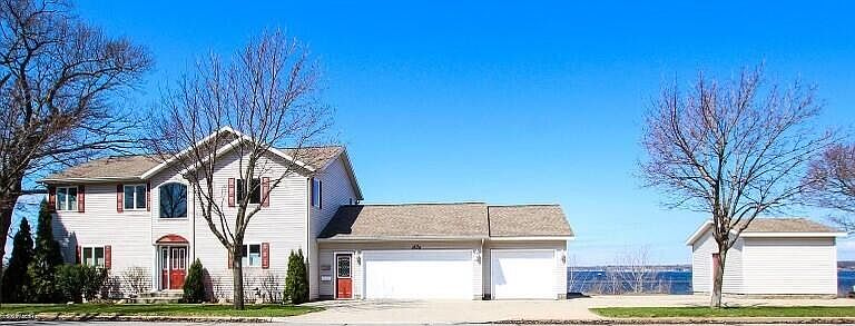 1st image of 1524 Lakeshore Dr