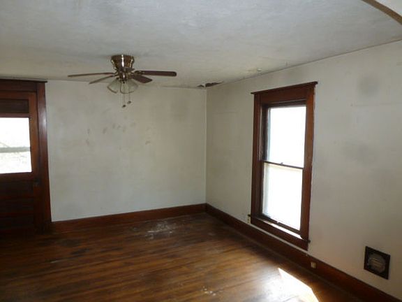 4th image of 530532 East Ave