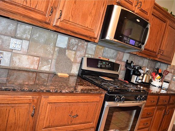 5th image of 606 Grand Ct