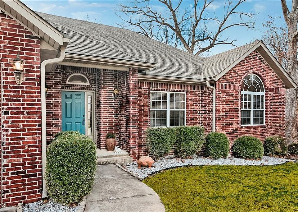 1st image of 12 Thackery Ln