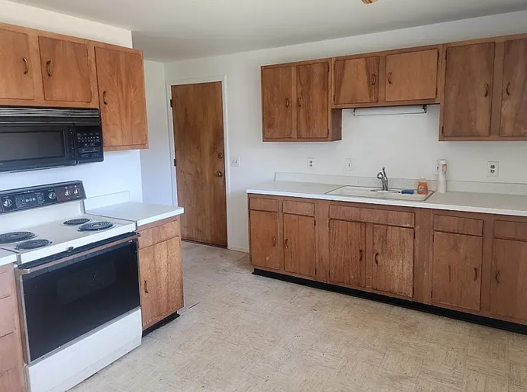 185 Jamestown Ter — Photo 4