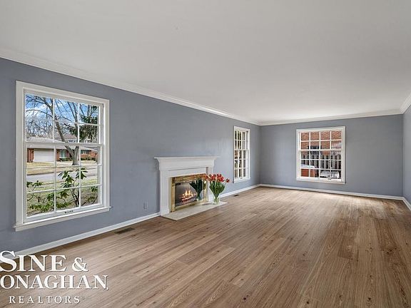 5th image of 715 Pear Tree Ln