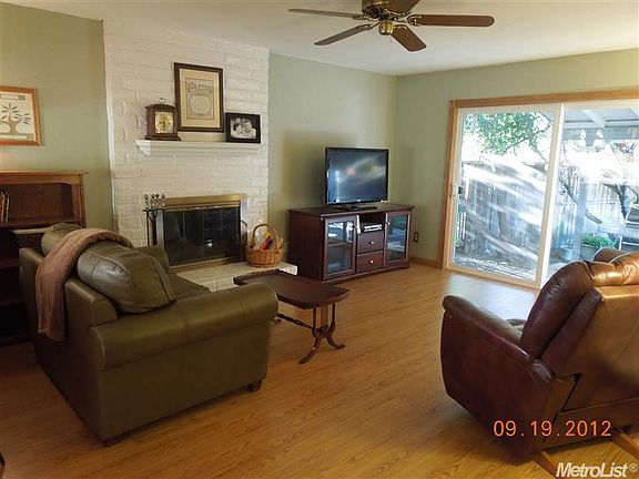 3rd image of 4706 Lake Dr