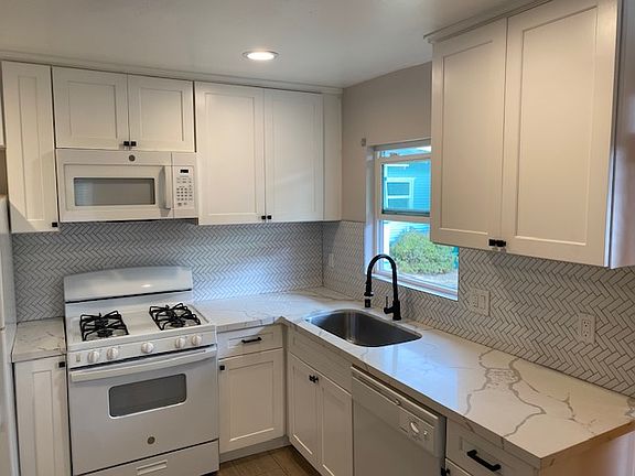 4th image of 3018 Imperial Ave #3020-1/2