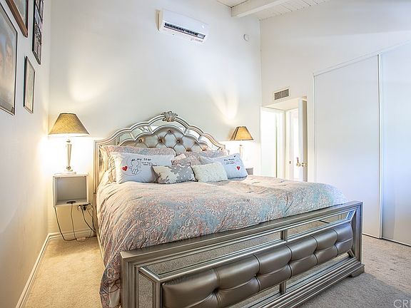 5th image of 18350 Hatteras St APT 281
