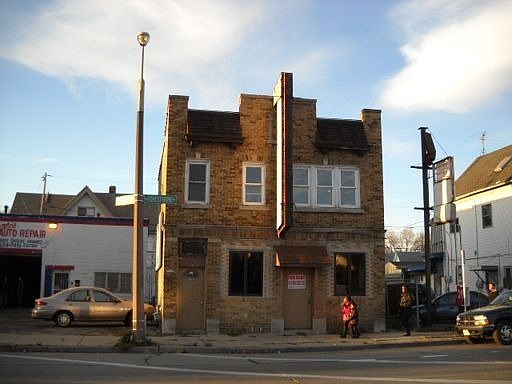 2nd image of 1720 W Forest Home Ave