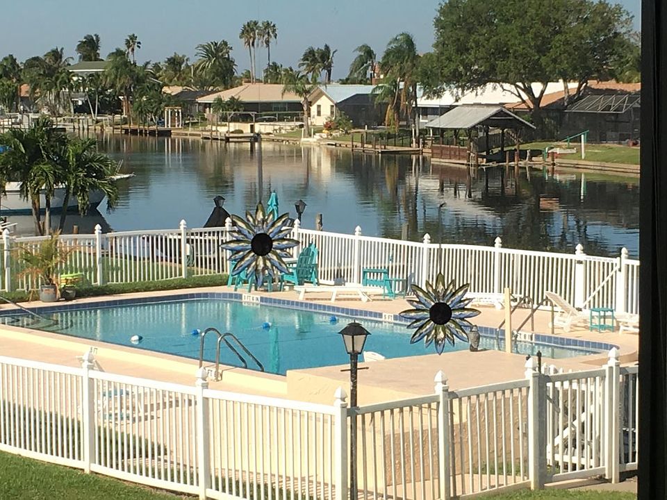 Royal Colonial, 1999 S Banana River Blvd, 209, Cocoa Beach,