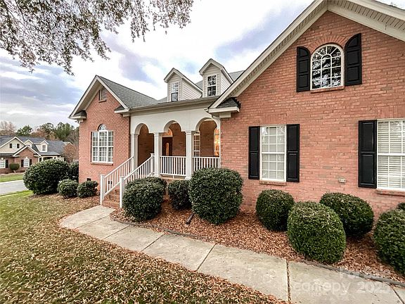2nd image of 1004 Ivy Pond Ln