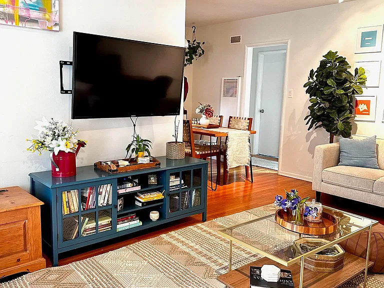 2041 Euclid St #3 — Photo 3